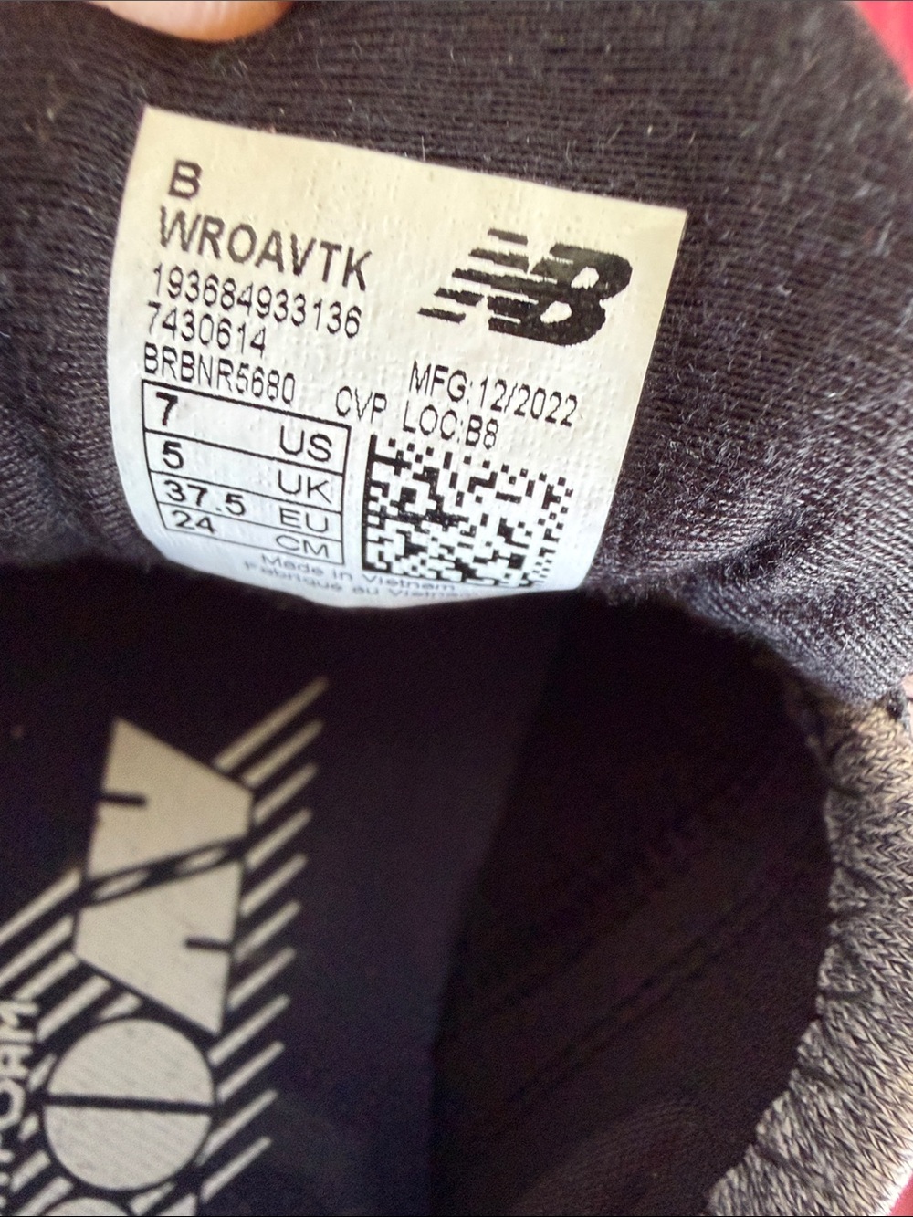 New Balance Womens Black and Gray Knit Lace-Up Sneakers - Picture 4 of 9